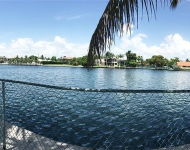 2001 S Ocean Drive - Photo Thumbnail 15