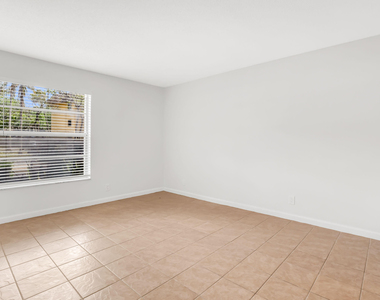 490 Nw 20th Street - Photo Thumbnail 4