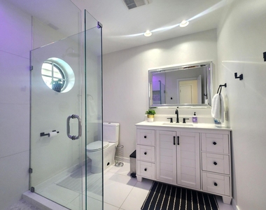 3481 Ne 31st Avenue - Photo Thumbnail 17