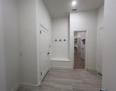 832 Blue Yucca Lane - Photo Thumbnail 20