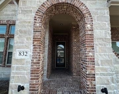 832 Blue Yucca Lane - Photo Thumbnail 2