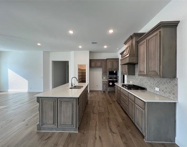 832 Blue Yucca Lane - Photo Thumbnail 6