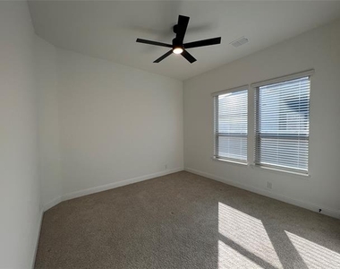 832 Blue Yucca Lane - Photo Thumbnail 18