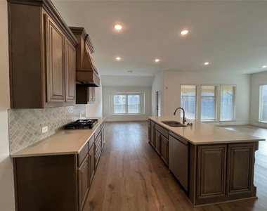 832 Blue Yucca Lane - Photo Thumbnail 5