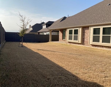 832 Blue Yucca Lane - Photo Thumbnail 24