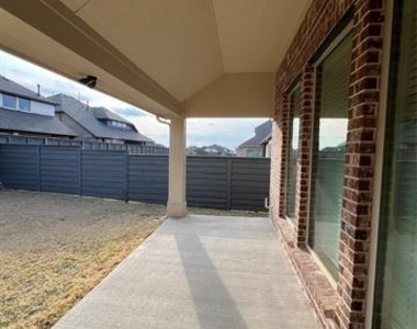 832 Blue Yucca Lane - Photo Thumbnail 23