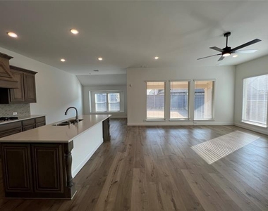 832 Blue Yucca Lane - Photo Thumbnail 7