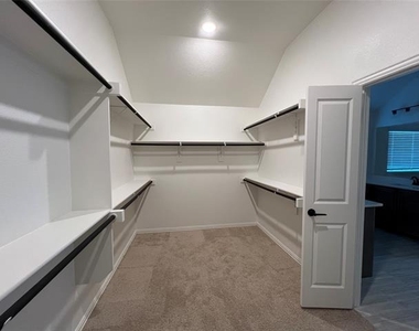 832 Blue Yucca Lane - Photo Thumbnail 15