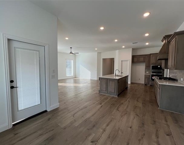 832 Blue Yucca Lane - Photo Thumbnail 8