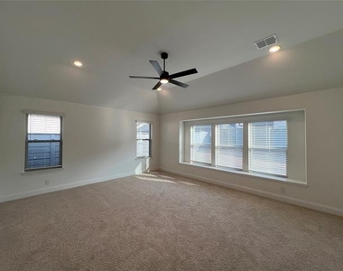 832 Blue Yucca Lane - Photo Thumbnail 12