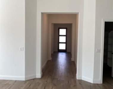 832 Blue Yucca Lane - Photo Thumbnail 3