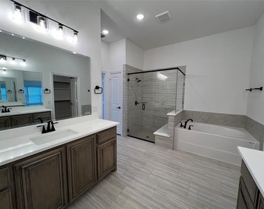 832 Blue Yucca Lane - Photo Thumbnail 13