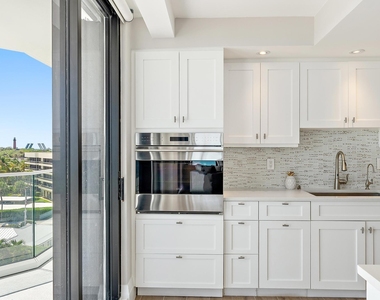 100 Beach Road - Photo Thumbnail 8