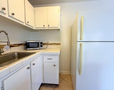 519 W Kalmia Drive - Photo Thumbnail 6