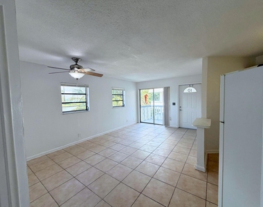 519 W Kalmia Drive - Photo Thumbnail 9