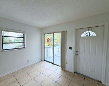 519 W Kalmia Drive - Photo Thumbnail 10
