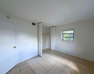 519 W Kalmia Drive - Photo Thumbnail 5