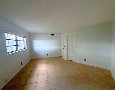 519 W Kalmia Drive - Photo Thumbnail 12
