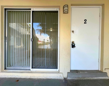 519 W Kalmia Drive - Photo Thumbnail 2