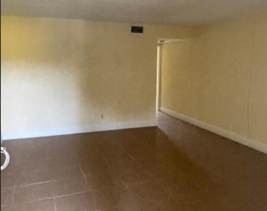 1205 Meadows Circle - Photo Thumbnail 6