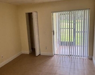 1205 Meadows Circle - Photo Thumbnail 10