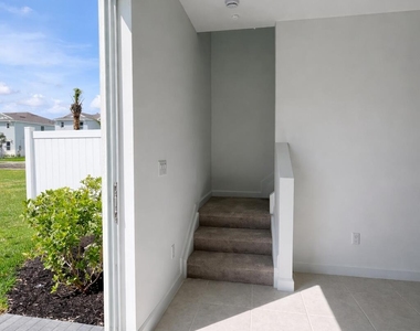 4616 Hollister Avenue - Photo Thumbnail 3