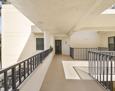 221 Ne Plantation Road - Photo Thumbnail 4