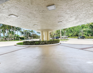 221 Ne Plantation Road - Photo Thumbnail 1