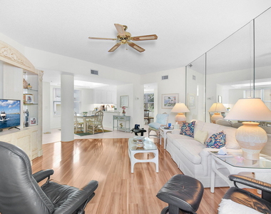 221 Ne Plantation Road - Photo Thumbnail 10