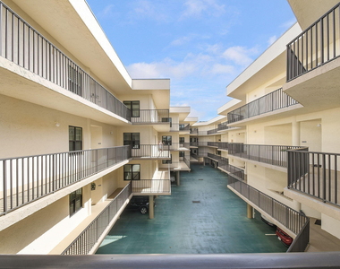 221 Ne Plantation Road - Photo Thumbnail 6