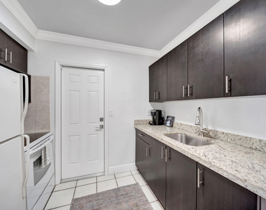2724 Ne 14th Street - Photo Thumbnail 3