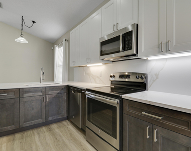 726 Sw Aruba Bay - Photo Thumbnail 9