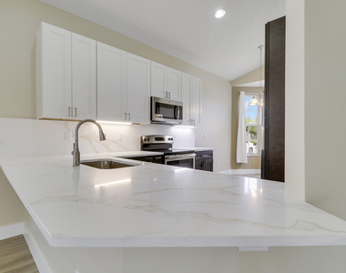 726 Sw Aruba Bay - Photo Thumbnail 7