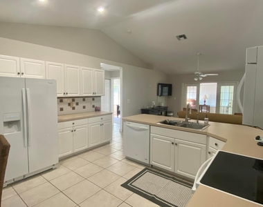 1094 Raintree Lane - Photo Thumbnail 5