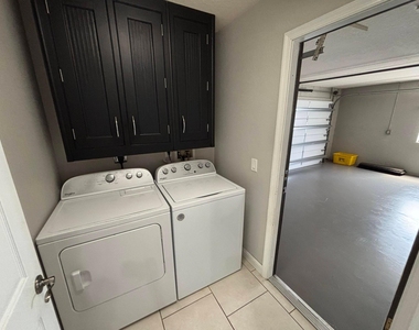 16105 Temple Boulevard - Photo Thumbnail 6
