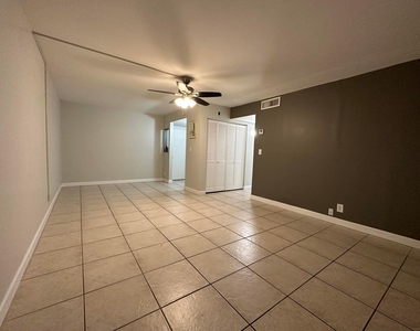 555 Se 8th Street - Photo Thumbnail 9