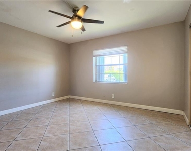 555 Se 8th Street - Photo Thumbnail 16