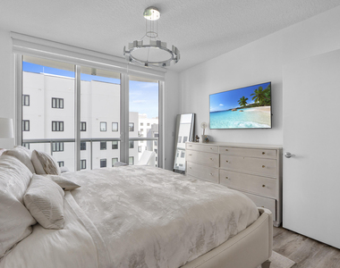 111 Se 8th Avenue - Photo Thumbnail 1