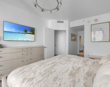 111 Se 8th Avenue - Photo Thumbnail 15