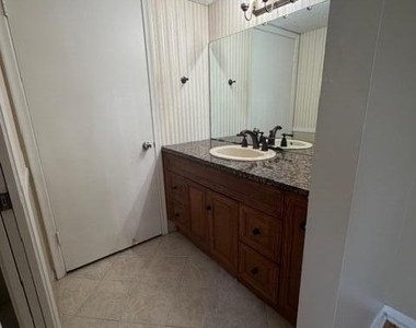 1750 N Congress Avenue - Photo Thumbnail 6