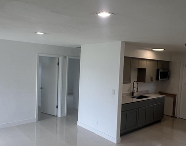 1691 Sw 44th Terrace - Photo Thumbnail 2