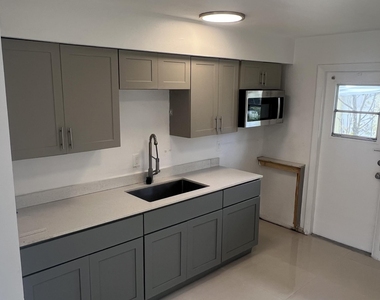 1691 Sw 44th Terrace - Photo Thumbnail 3