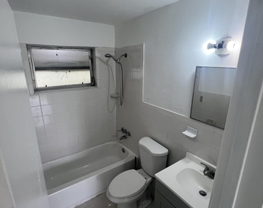 1691 Sw 44th Terrace - Photo Thumbnail 12