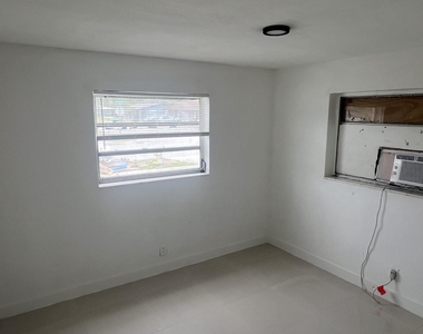 1691 Sw 44th Terrace - Photo Thumbnail 9