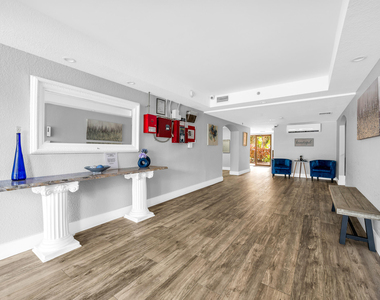 2255 Lindell Boulevard - Photo Thumbnail 19