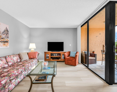 2255 Lindell Boulevard - Photo Thumbnail 3