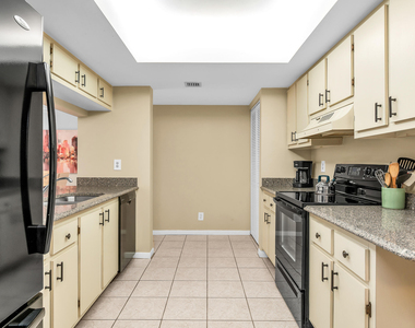 2255 Lindell Boulevard - Photo Thumbnail 10