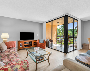 2255 Lindell Boulevard - Photo Thumbnail 2