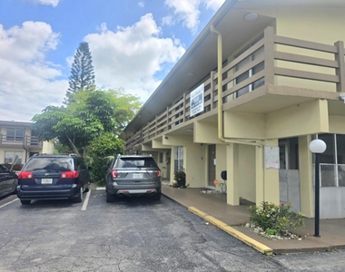 3030 Nw 43rd Terrace - Photo Thumbnail 2