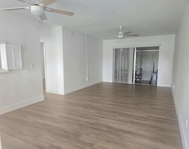 3030 Nw 43rd Terrace - Photo Thumbnail 4